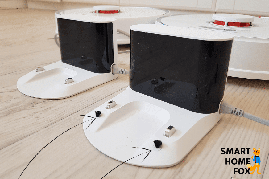 Close-up view of the cleaning brushes from the Roborock S7’s charging station